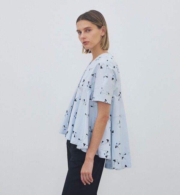 DES PRES「【WEB先行予約】トライアングルクロスプリント フレアテールブラウス」|シャツ・ブラウス|