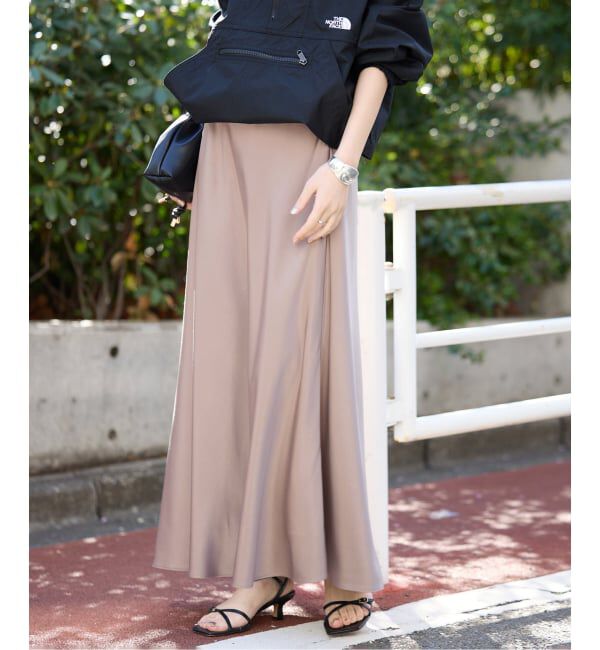 SLOBE IENA「《WEB限定カラー有り/追加》グロッシーサテンフレアスカート」|スカート|ベージュ