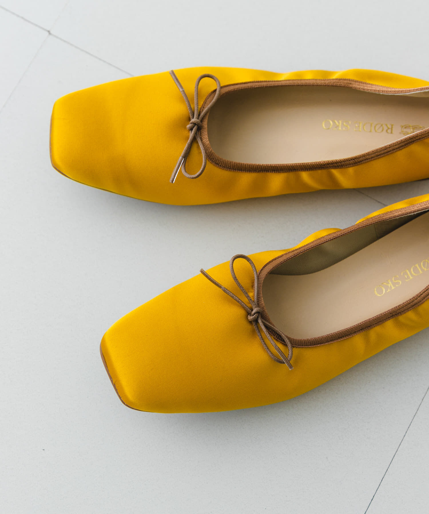 RODE SKO「『MADE IN JAPAN』 サテンスクエアトゥバレエシューズ」|バレエシューズ|