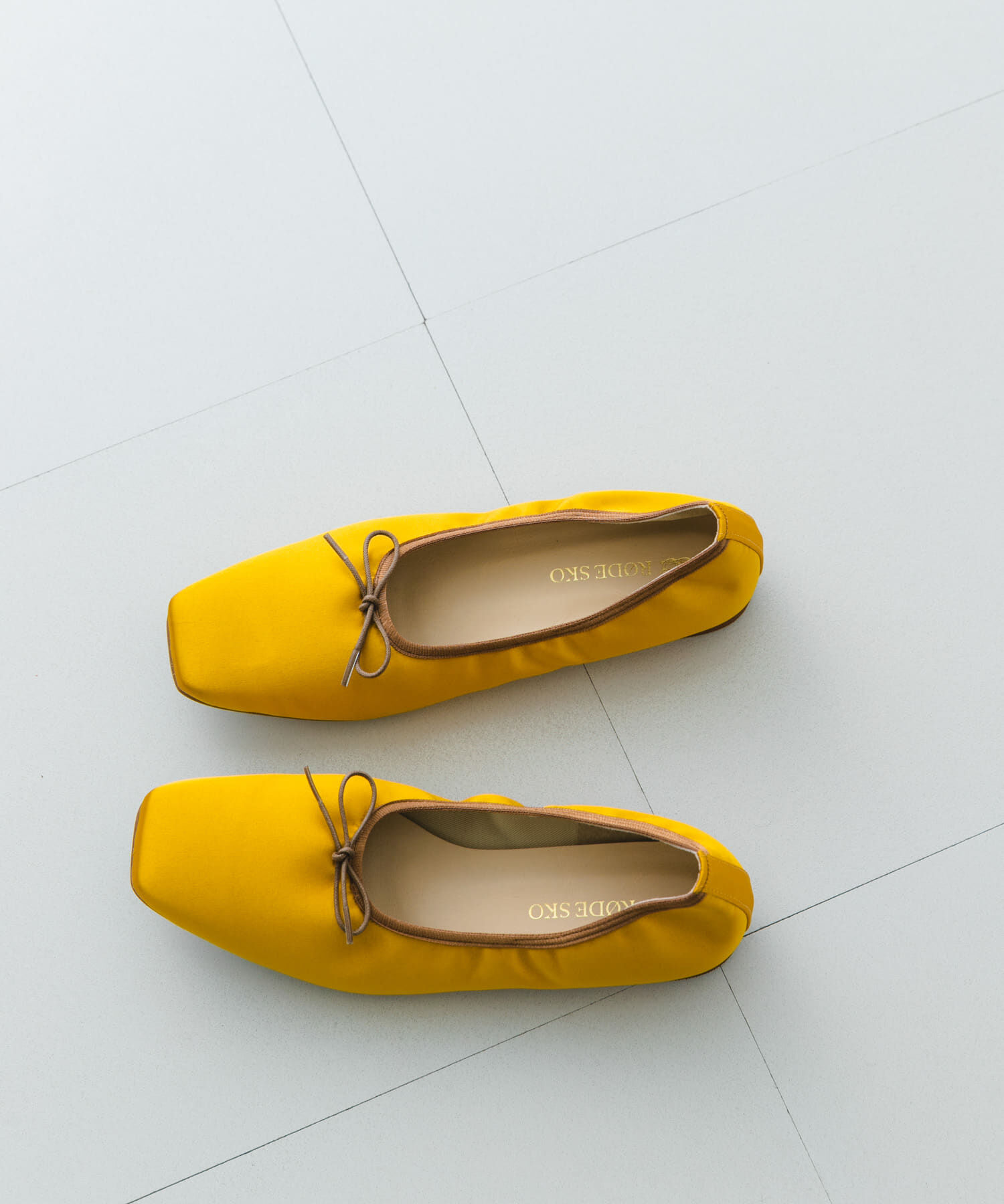 RODE SKO「『MADE IN JAPAN』 サテンスクエアトゥバレエシューズ」|バレエシューズ|