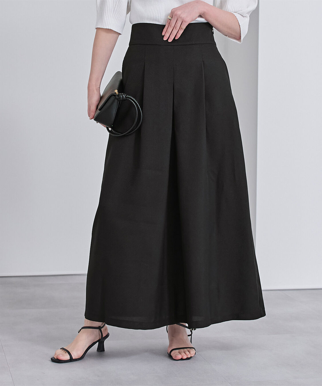 ur's「ﾘﾈﾝﾗｲｸﾌﾛﾝﾄﾀｯｸﾊｲｳｴｽﾄｽｶｰﾄ」|スカート|ブラック