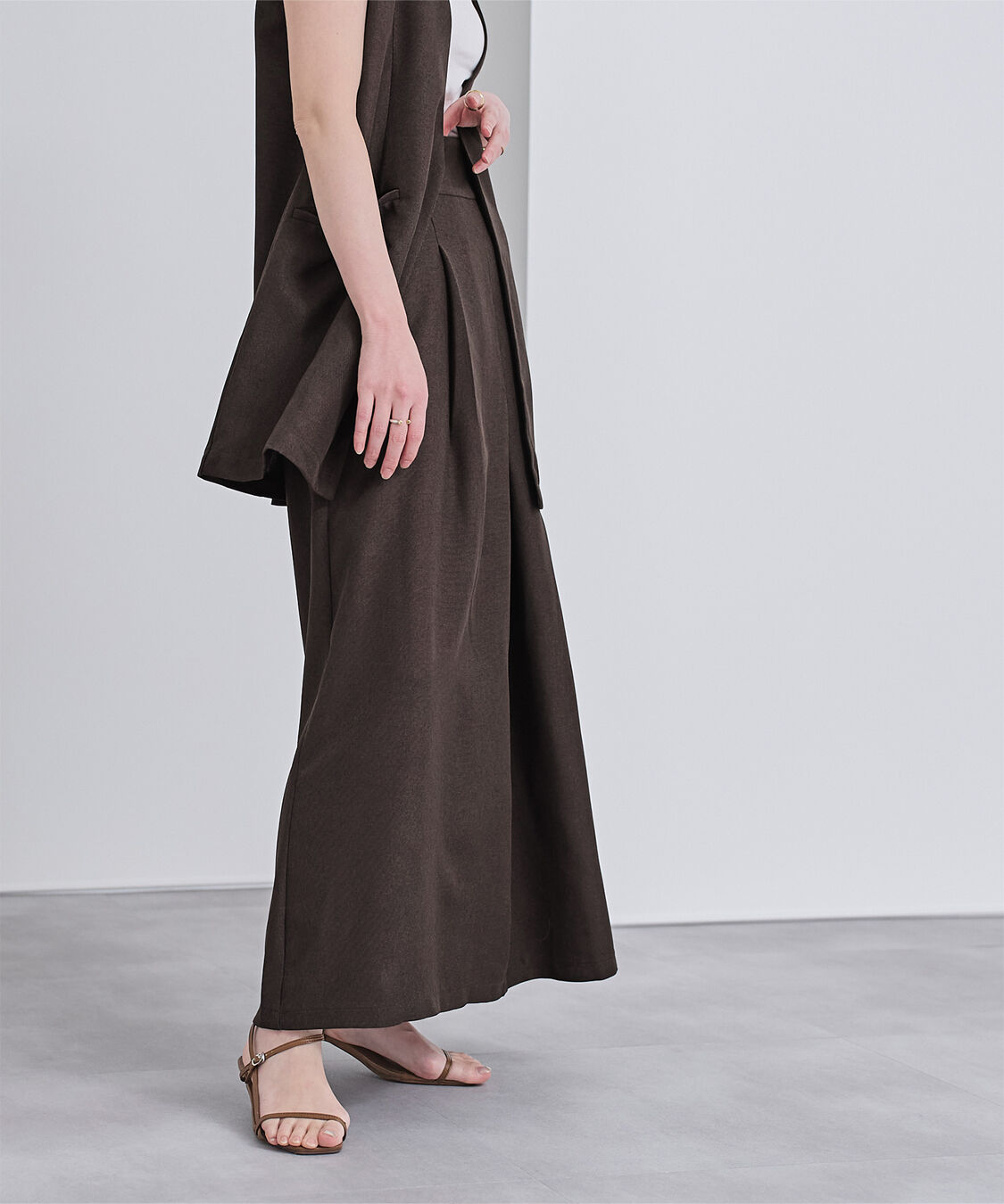 ur's「ﾘﾈﾝﾗｲｸﾌﾛﾝﾄﾀｯｸﾊｲｳｴｽﾄｽｶｰﾄ」|スカート|