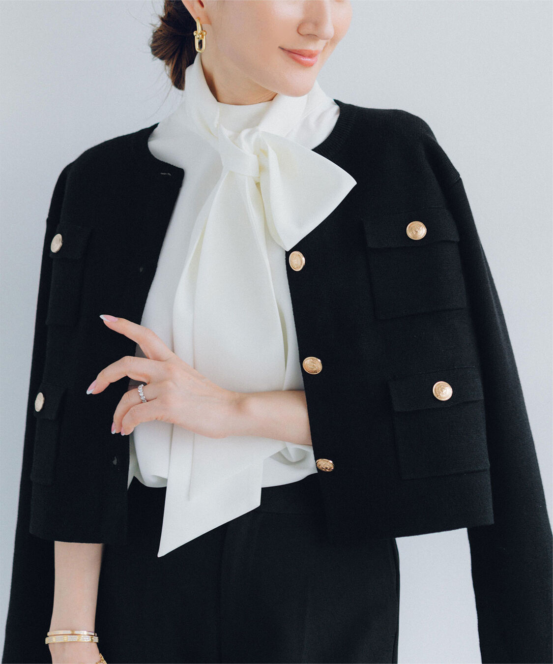 ur's「【星玲奈さんコラボアイテム】ゴールド釦ニットカーディガン/ジャケット」|カーディガン|ブラック