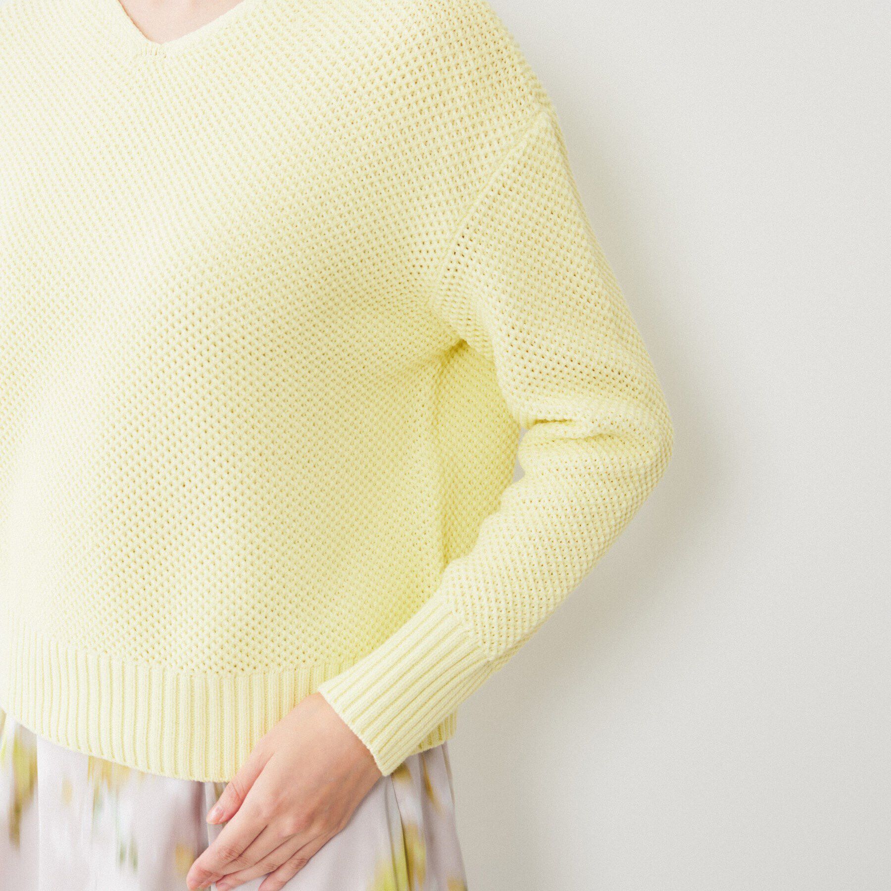 UNTITLED「【洗える/オンオフ使える】ファンシーヤーンVネックニット」|ニット・セーター|