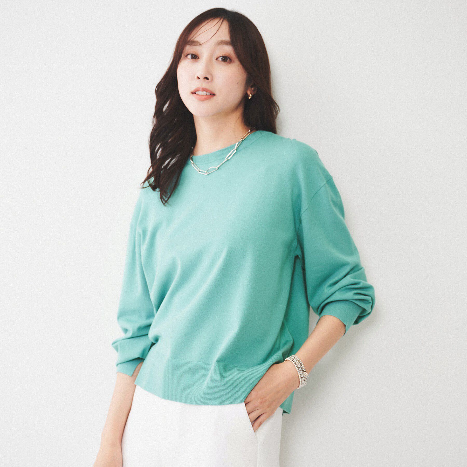 UNTITLED「【洗える/オンオフ使える】袖リブスリットストレッチニット」|ニット・セーター|