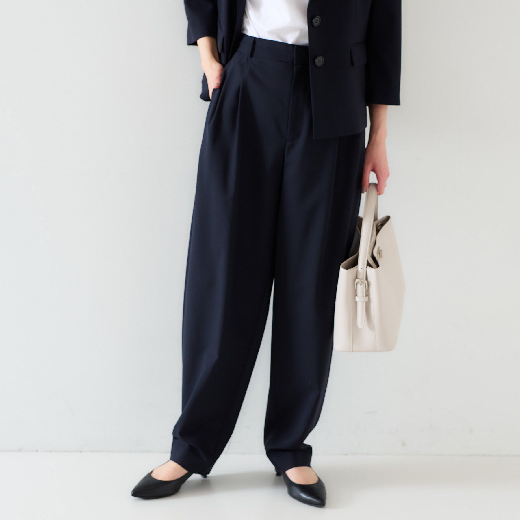 UNTITLED「【オンオフ使える/セットアップ可能】トロピカルウール カーブテーパードパンツ」|その他|