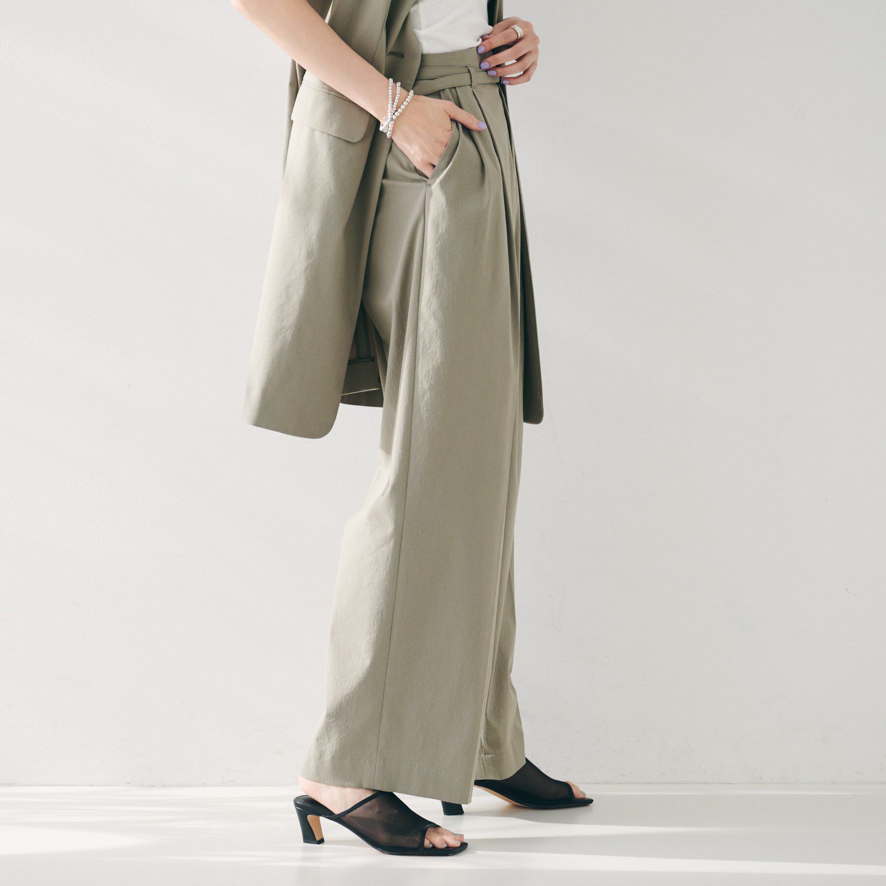 UNTITLED「【セットアップ可能／オンオフ】ラミー混 タックワイドパンツ」|その他|