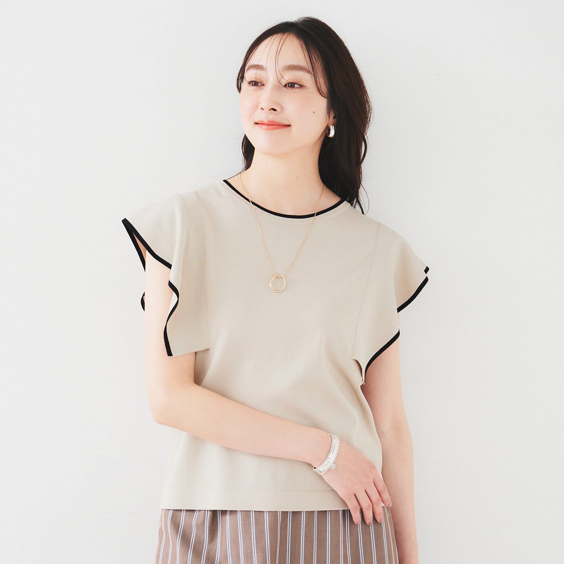 UNTITLED「【きれいめ/二の腕カバー】フリルノースリーブニット」|ニット・セーター|ライトベージュ(55