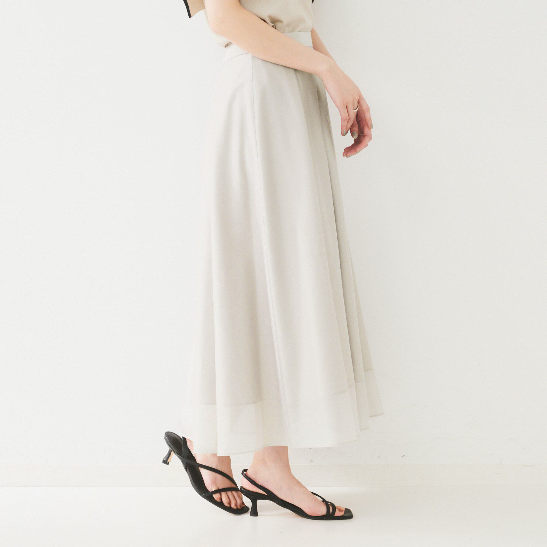 UNTITLED「【後ろウエストゴム/洗える】シアーフレアースカート」|スカート|