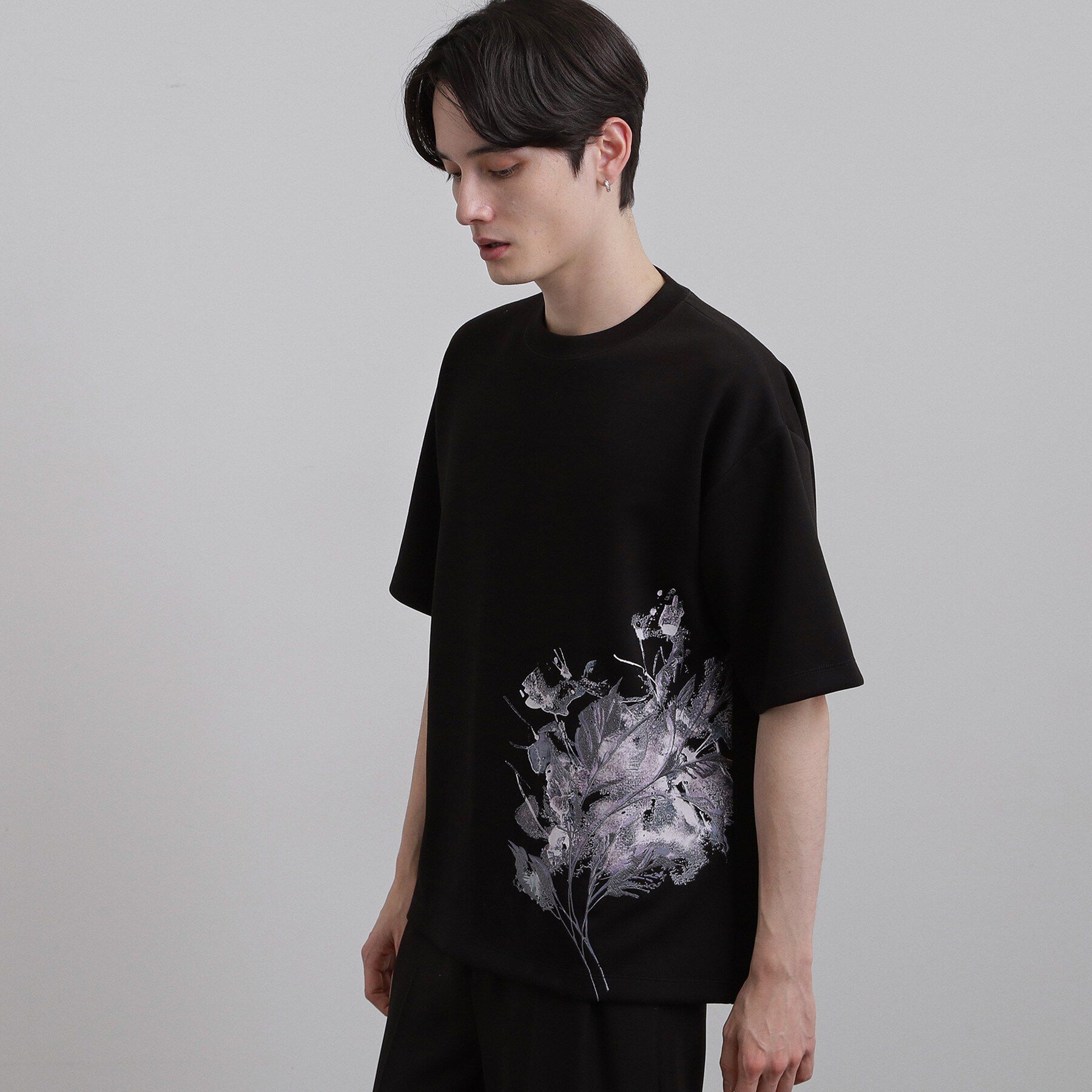 tk.TAKEO KIKUCHI「リーフエンブロブラーTシャツ」|Tシャツ・カットソー|ブラック(019)