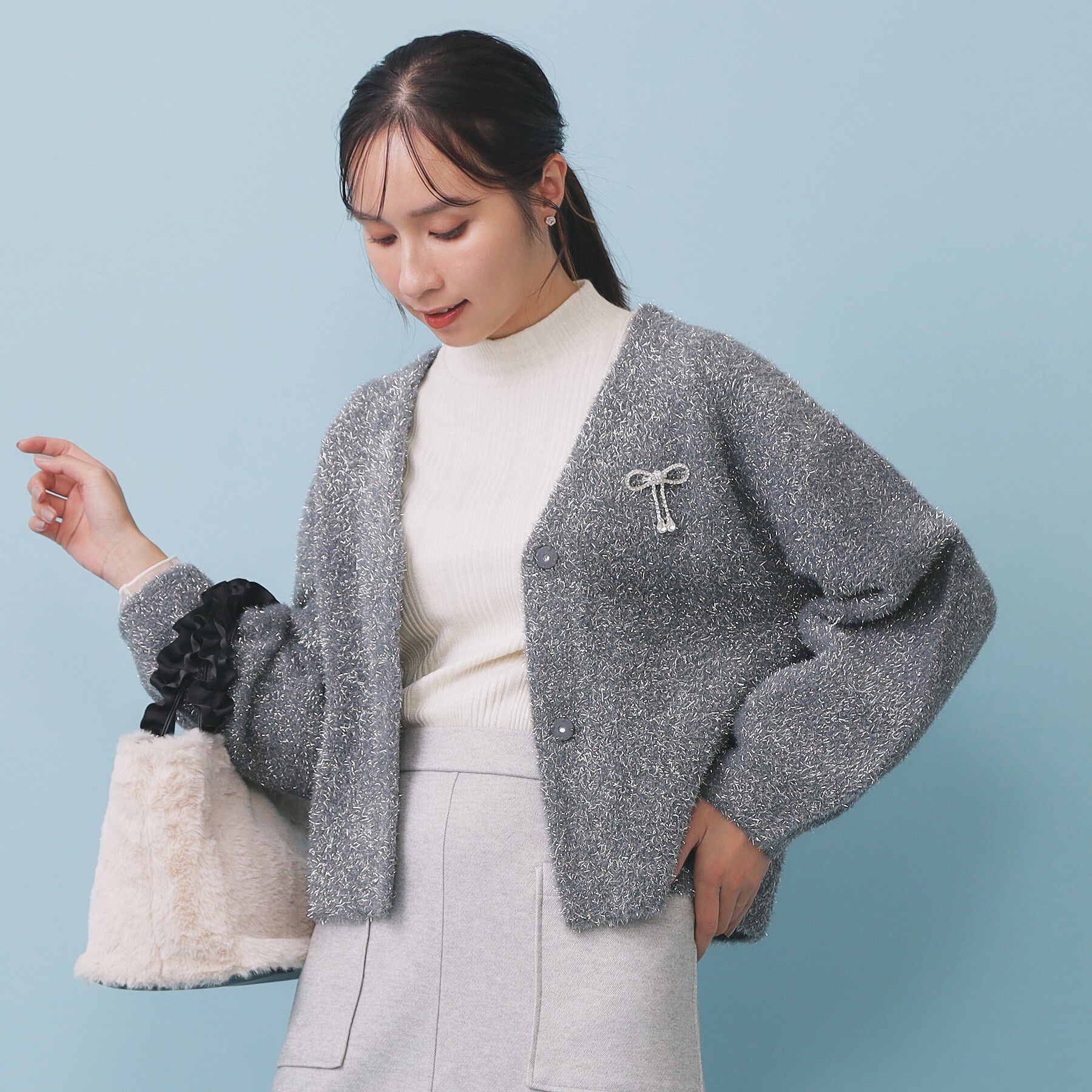 index「リボンブローチフィルムラメフェザーカーディガン【洗濯機OK】」|カーディガン|