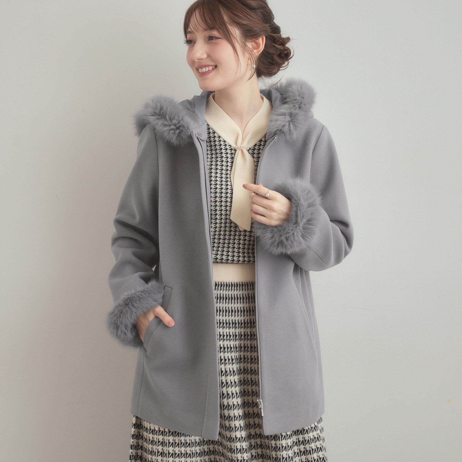 Couture broach「【大人可愛い・フード取り外し可能】フードフェイクファー ハーフ丈コート」|その他|