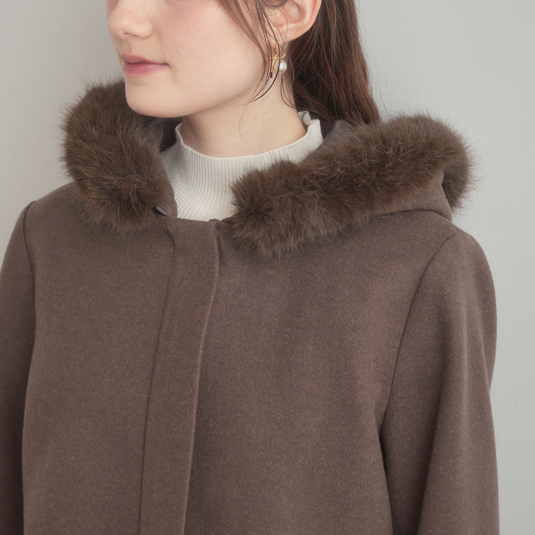 Couture broach「【大人可愛い・フード取り外し可能】フードフェイクファー ハーフ丈コート」|その他|