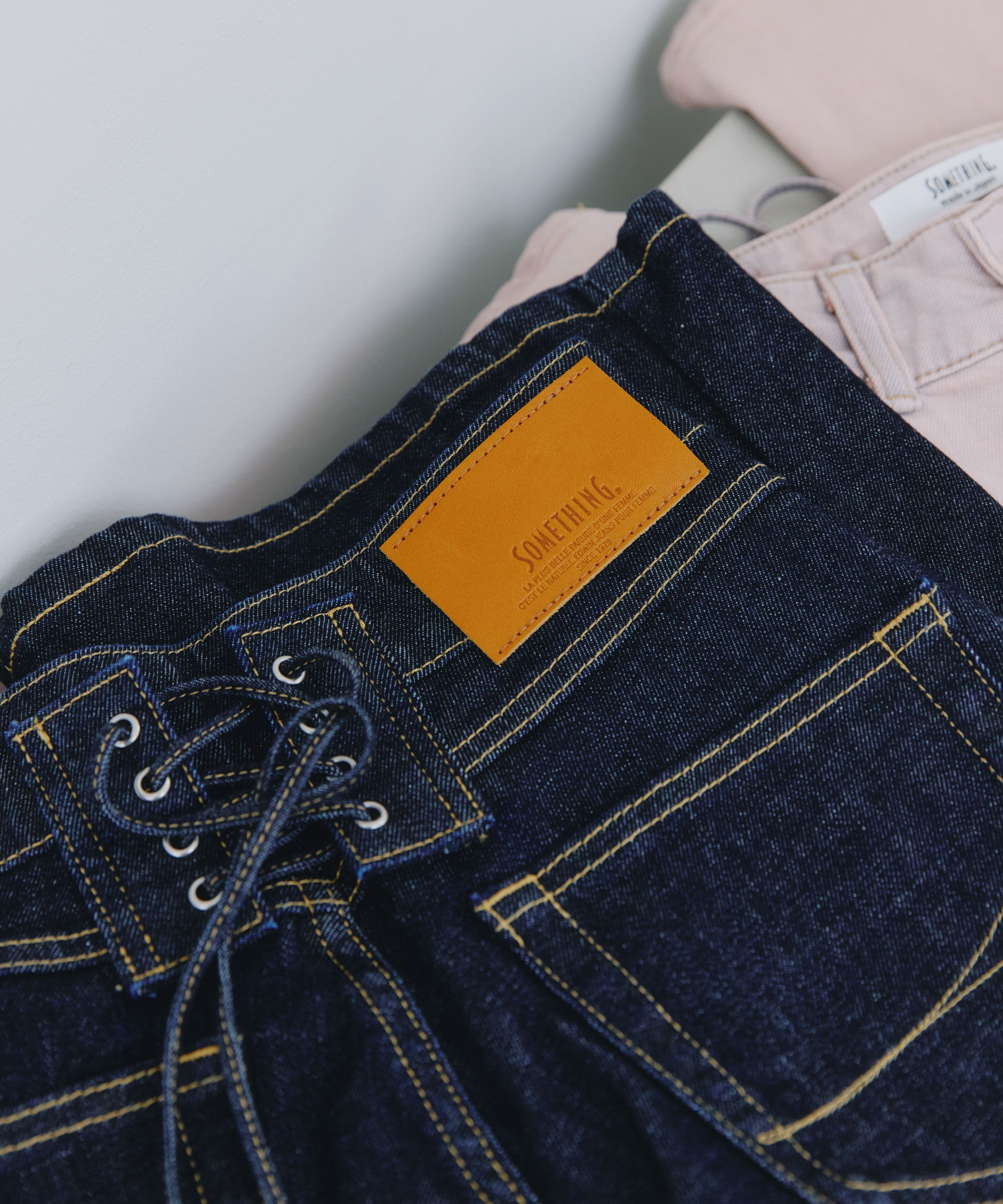  「SOMETHING 別注レースアップワイドデニムパンツ」|その他|