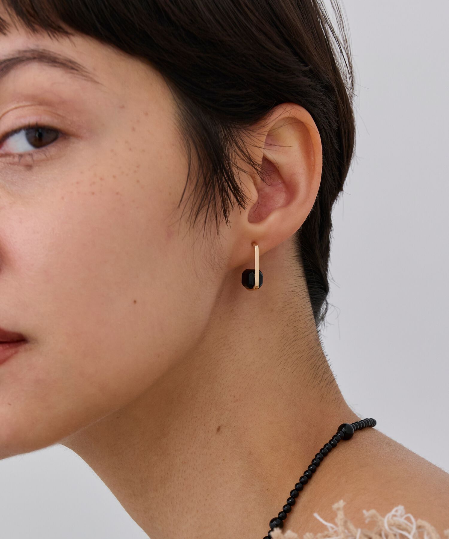 JUPITER「【K10】天然石キューブカットピアス オニキス」|ピアス|