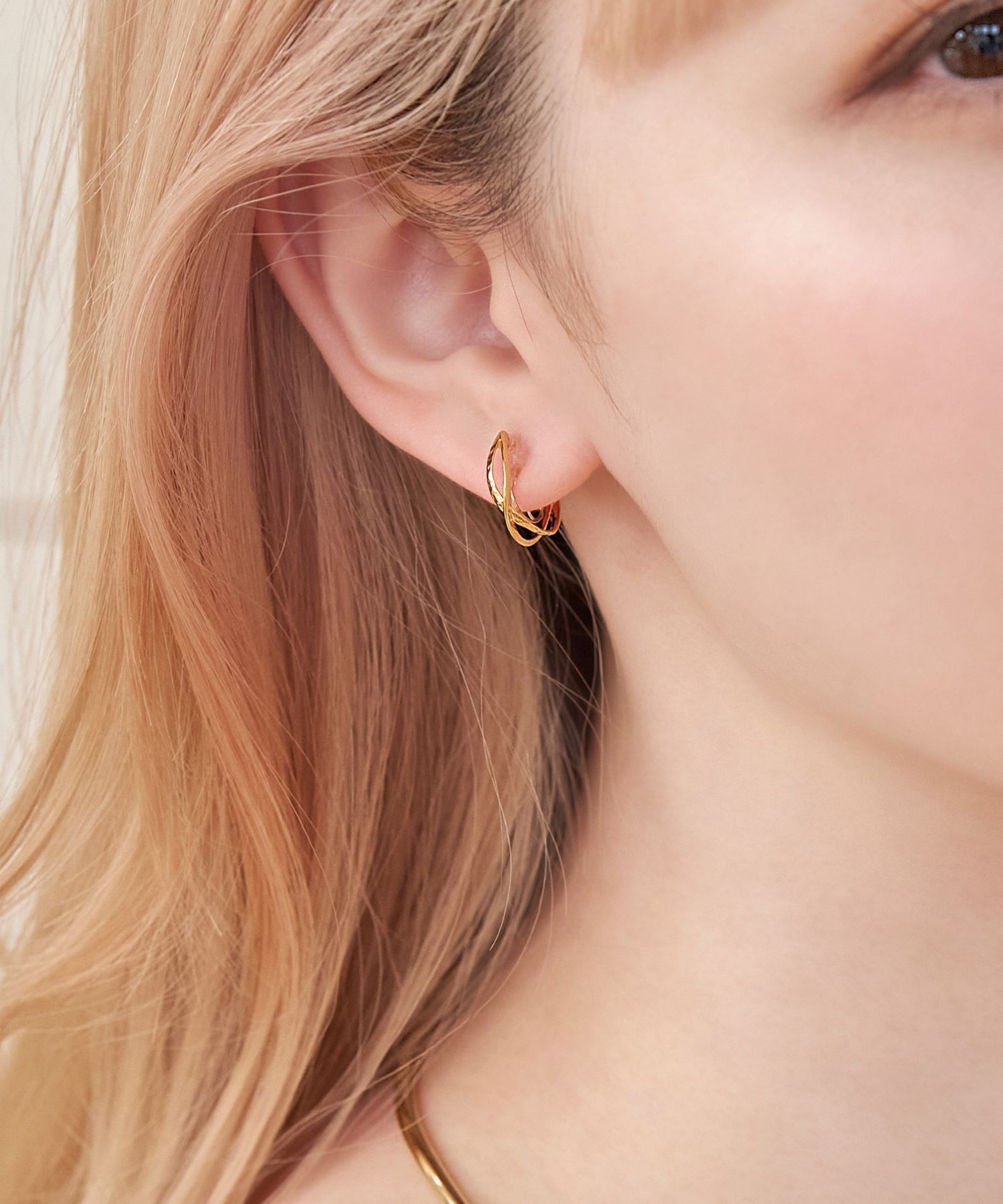 Phoebe「【シリーズ累計販売10000点突破！】アレルギー対応痛くないシリーズクリスタルループフィットイヤリング」|イヤリング|