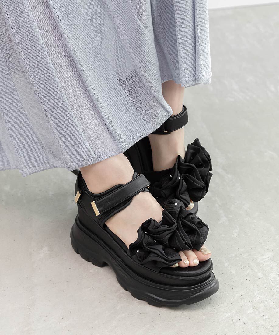  「ボリュームフリルスポーツサンダル」|サンダル|ブラック