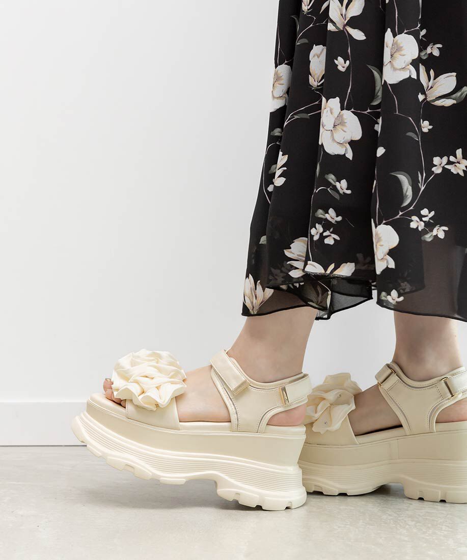  「ボリュームフリルスポーツサンダル」|サンダル|