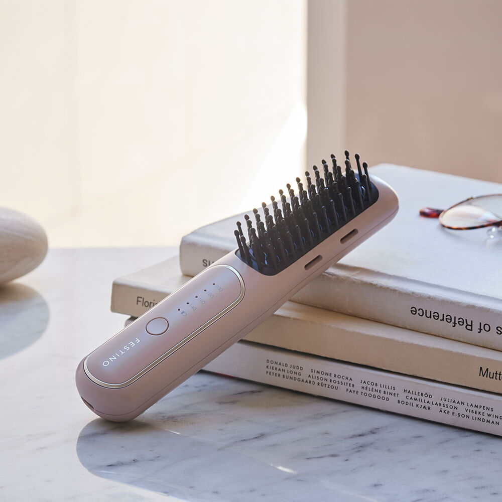 FESTINO「フェスティノ 充電式 スタイリング ヒーターブラシ」|ヘアスタイリング|サンドベージュ