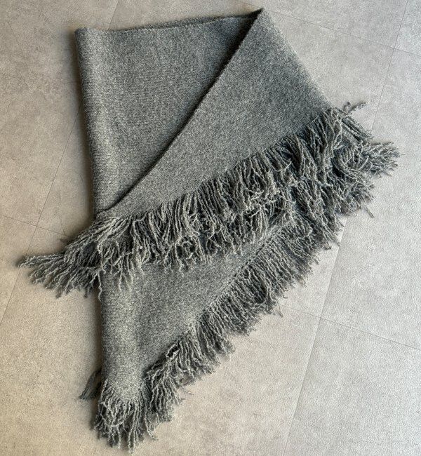  「【WEB限定】三角フリンジストール」|マフラー|