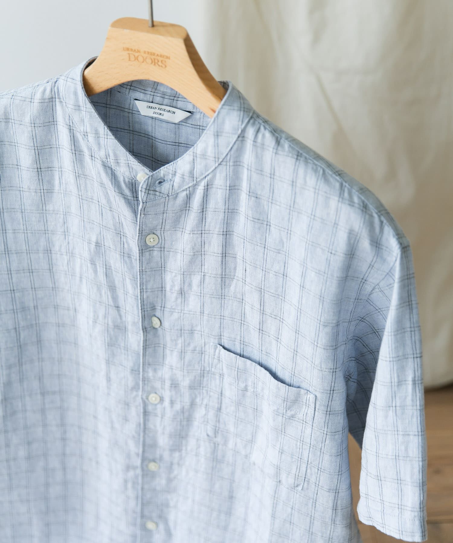 URBAN RESEARCH DOORS「『XLｻｲｽﾞ/WEB限定』ｼﾙｹｯﾄﾘﾈﾝ ﾊﾞﾝﾄﾞｶﾗｰｼｮｰﾄｽﾘｰ」|シャツ・ブラウス|