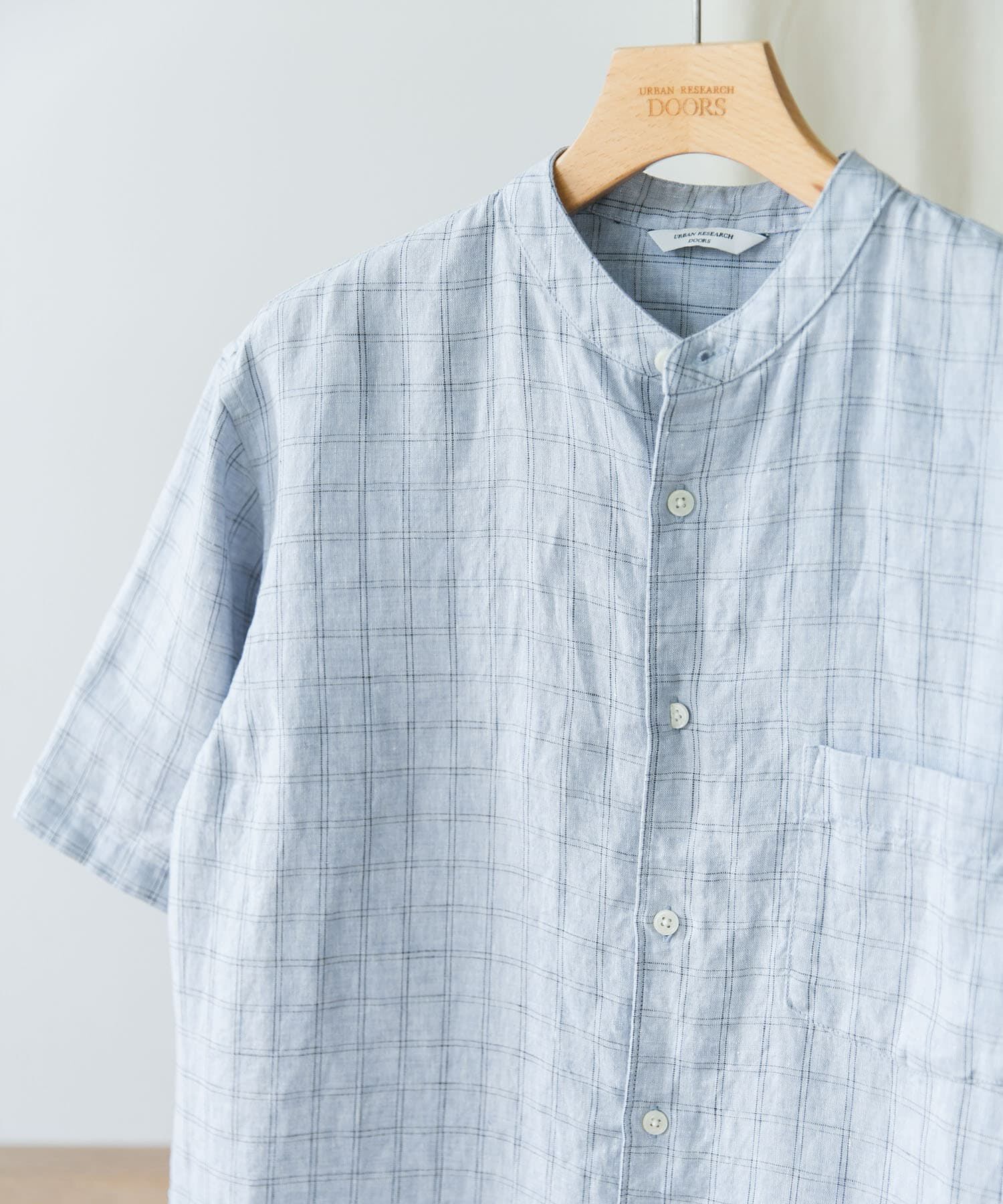 URBAN RESEARCH DOORS「『XLｻｲｽﾞ/WEB限定』ｼﾙｹｯﾄﾘﾈﾝ ﾊﾞﾝﾄﾞｶﾗｰｼｮｰﾄｽﾘｰ」|シャツ・ブラウス|