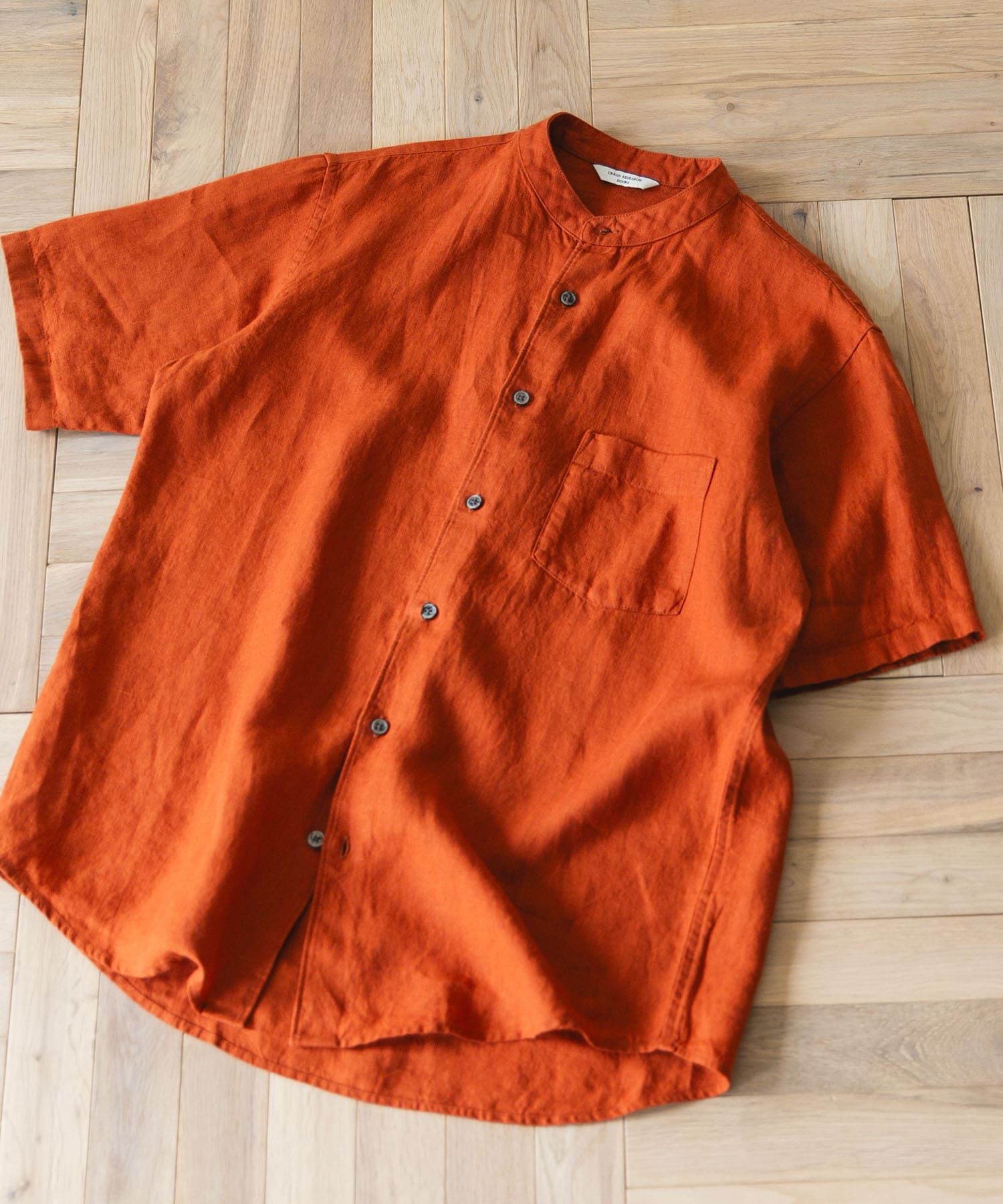 URBAN RESEARCH DOORS「『XLｻｲｽﾞ/WEB限定』ｼﾙｹｯﾄﾘﾈﾝ ﾊﾞﾝﾄﾞｶﾗｰｼｮｰﾄｽﾘｰ」|シャツ・ブラウス|オレンジ