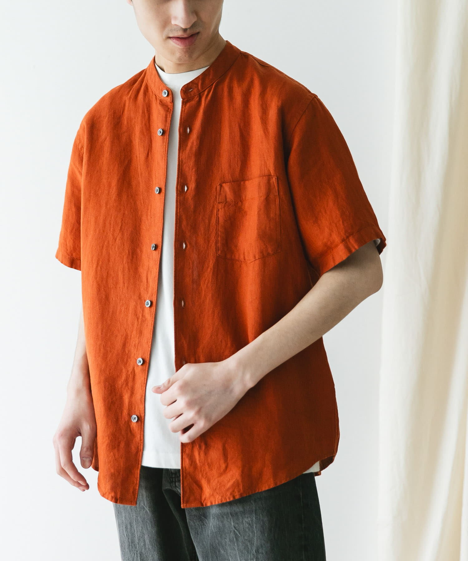 URBAN RESEARCH DOORS「『XLｻｲｽﾞ/WEB限定』ｼﾙｹｯﾄﾘﾈﾝ ﾊﾞﾝﾄﾞｶﾗｰｼｮｰﾄｽﾘｰ」|シャツ・ブラウス|