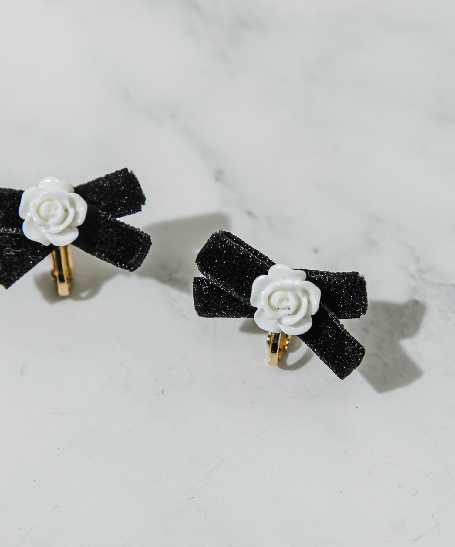 SMELLY「ローズリボンイヤリング」|イヤリング|