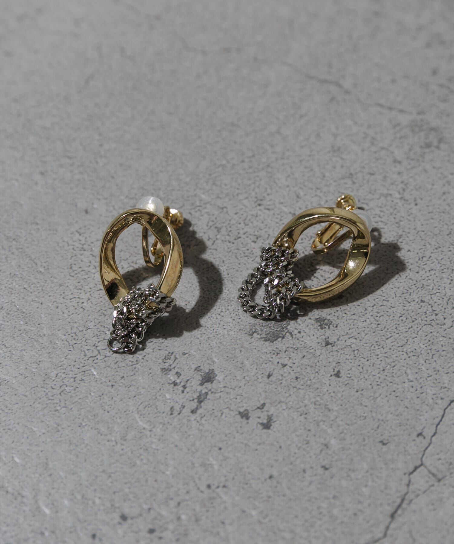 SMELLY「オーバルロールチェーンイヤリング」|イヤリング|