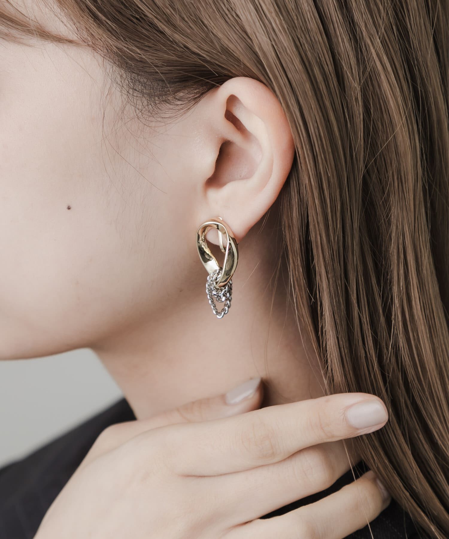 SMELLY「オーバルロールチェーンイヤリング」|イヤリング|