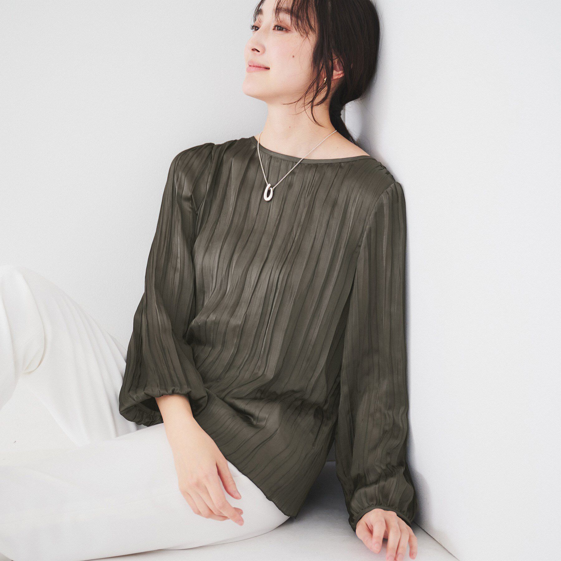 UNTITLED「【きれいめ/エレガント】サテンオーガンジー インナーブラウス」|シャツ・ブラウス|