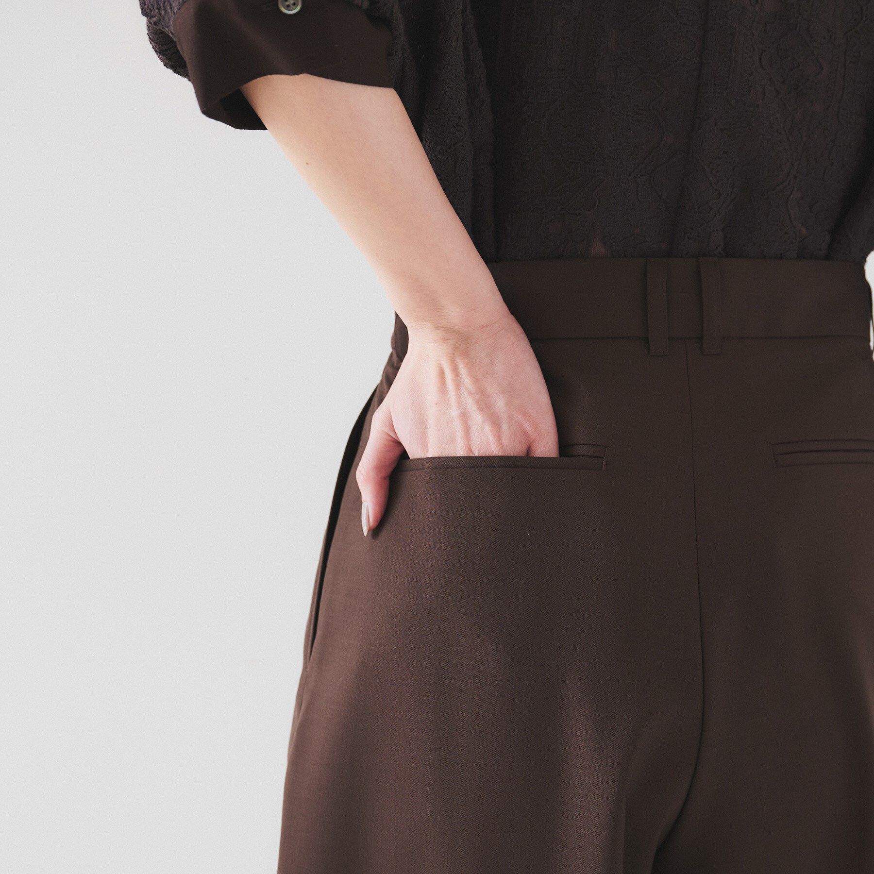 UNTITLED「【オンオフ使える/セットアップ可能】トロピカルウール カーブテーパードパンツ」|その他|