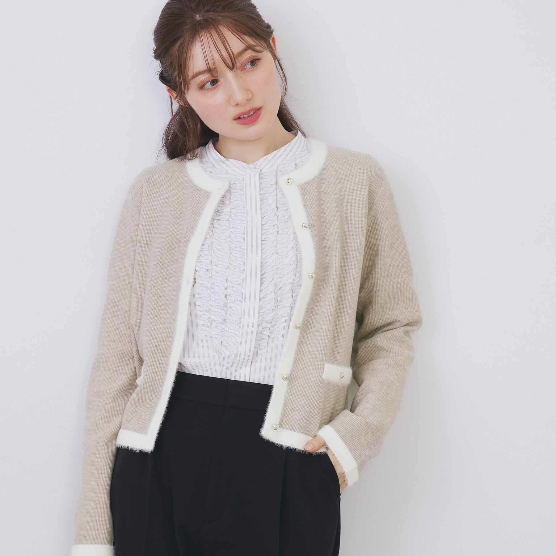 index「フェザーバイカラークルーネックカーディガン【洗濯機OK】」|カーディガン|ライトベージュ(55