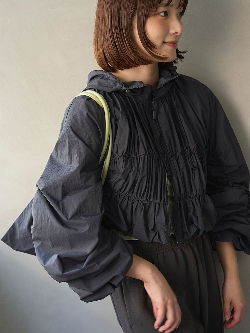 emmi atelier「【Movique】シャーリングブルゾン/撥水/UVカット/接触冷感」|ブルゾン・スタジャン|