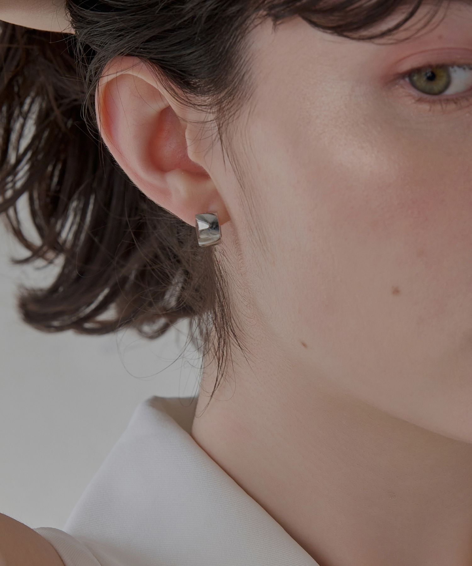 Phoebe「【金属アレルギー対応】ワンタッチワイドフープミニピアス　シルバー/サージカルステンレス」|ピアス|