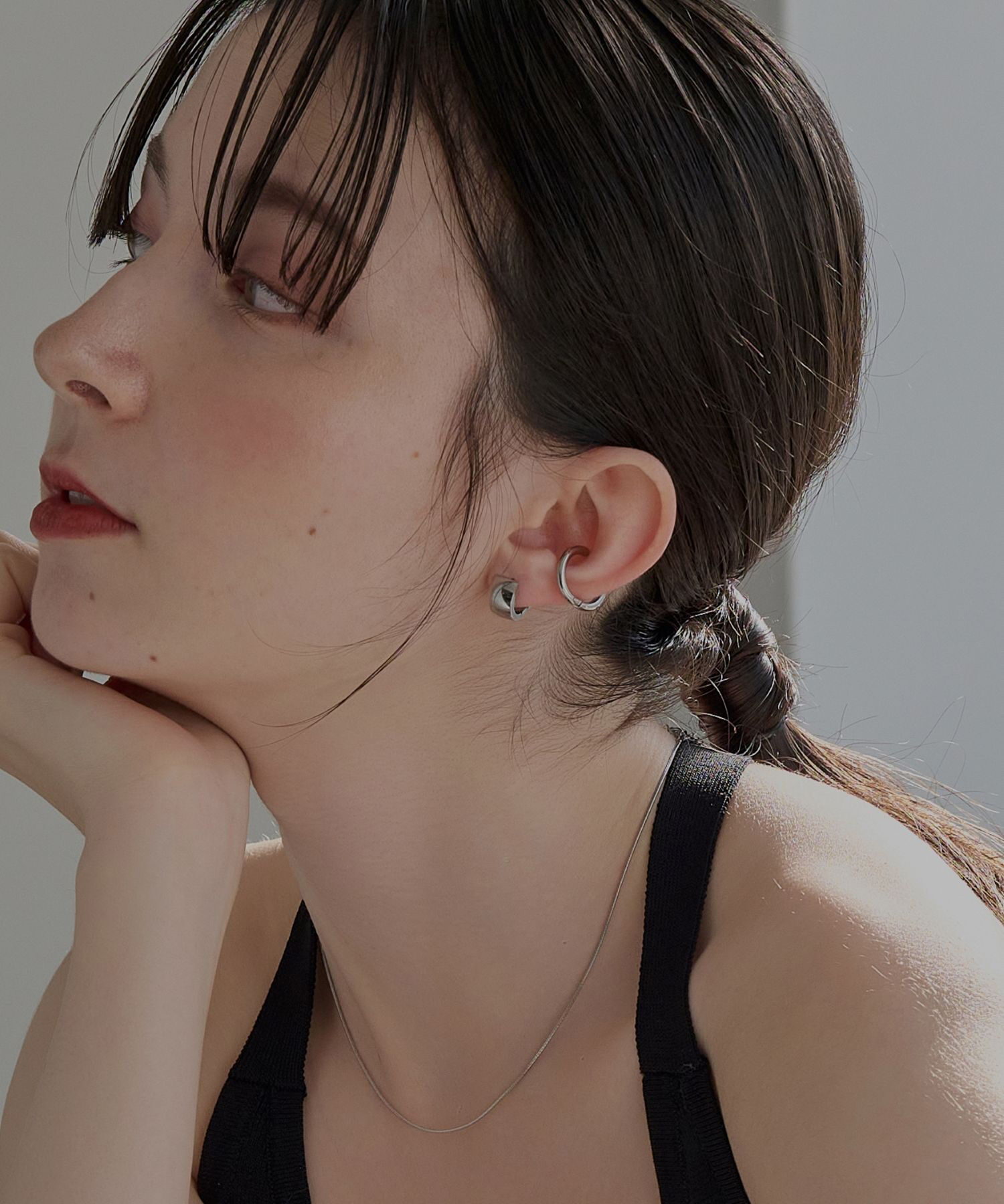 Phoebe「【金属アレルギー対応】ワンタッチワイドフープミニピアス　シルバー/サージカルステンレス」|ピアス|