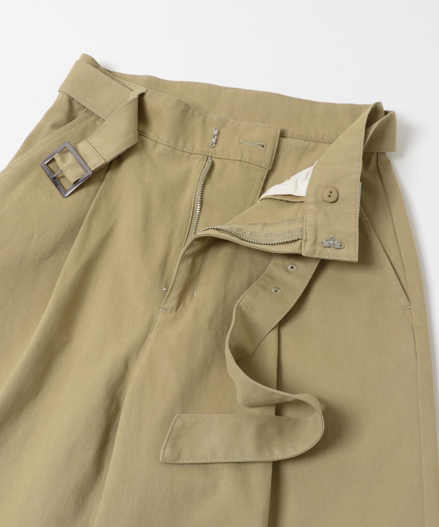 URBAN RESEARCH「『3サイズ展開』ベルト付きタックワイドチノパンツ」|その他|