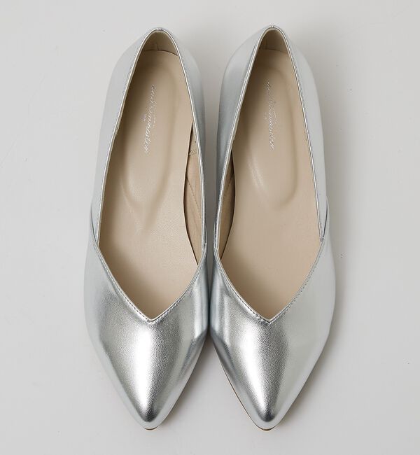 AU BANNISTER「【販売店舗限定】Vカットパンプス」|パンプス|