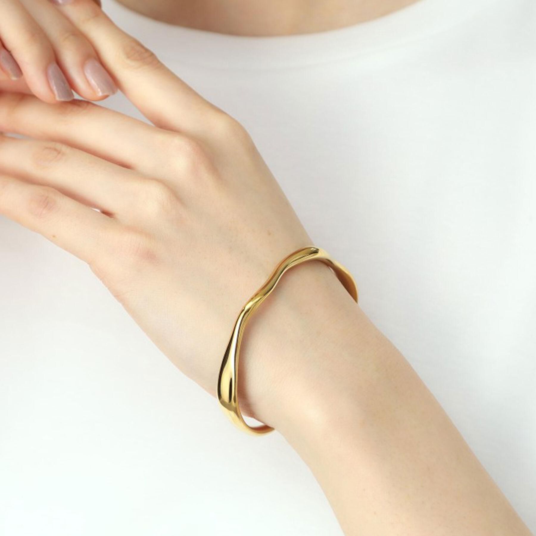 DRESSTERIOR「ゴールドウェーブバングル」|ブレスレット・バングル|ゴールド(007)