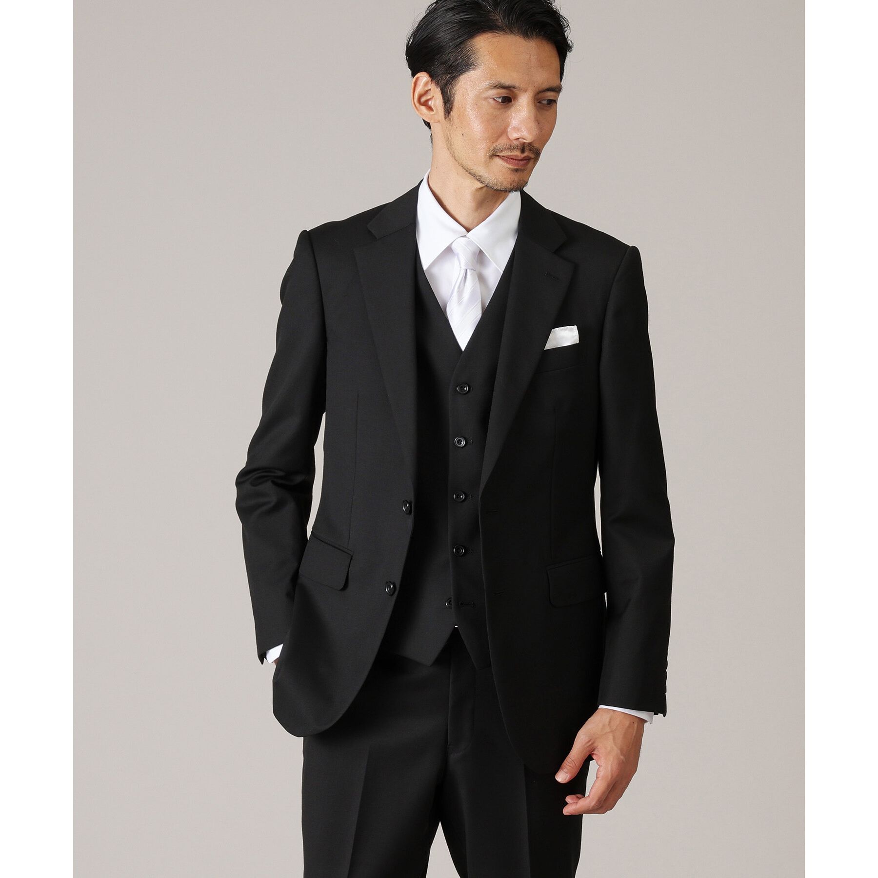 TAKEO KIKUCHI「【冠婚葬祭】無地 サージスーツ/3ピース対応可」|スーツ|