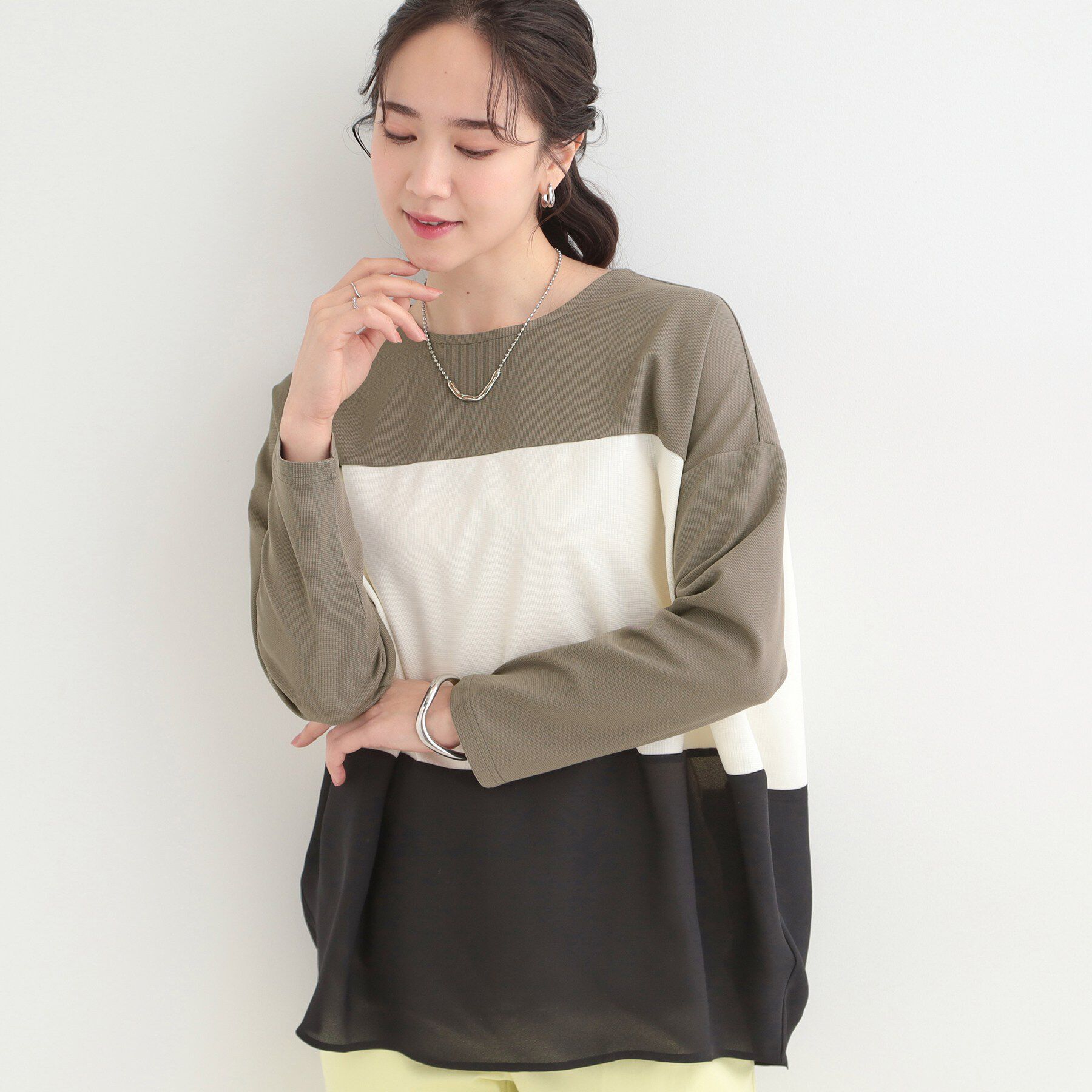 SHOO･LA･RUE「【洗濯機可/S-LL/体型カバー】インせず着られる 3段切替 配色トップス」|Tシャツ・カットソー|チャコールグレー(5