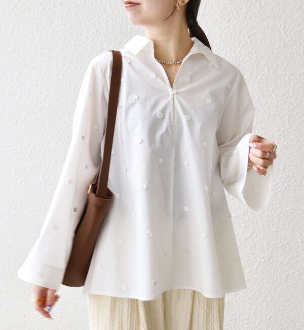 SHIPS any「SHIPS any:〈洗濯機可能〉フラワー モチーフ Aライン スキッパー シャツ ブラウス」|シャツ・ブラウス|ホワイト