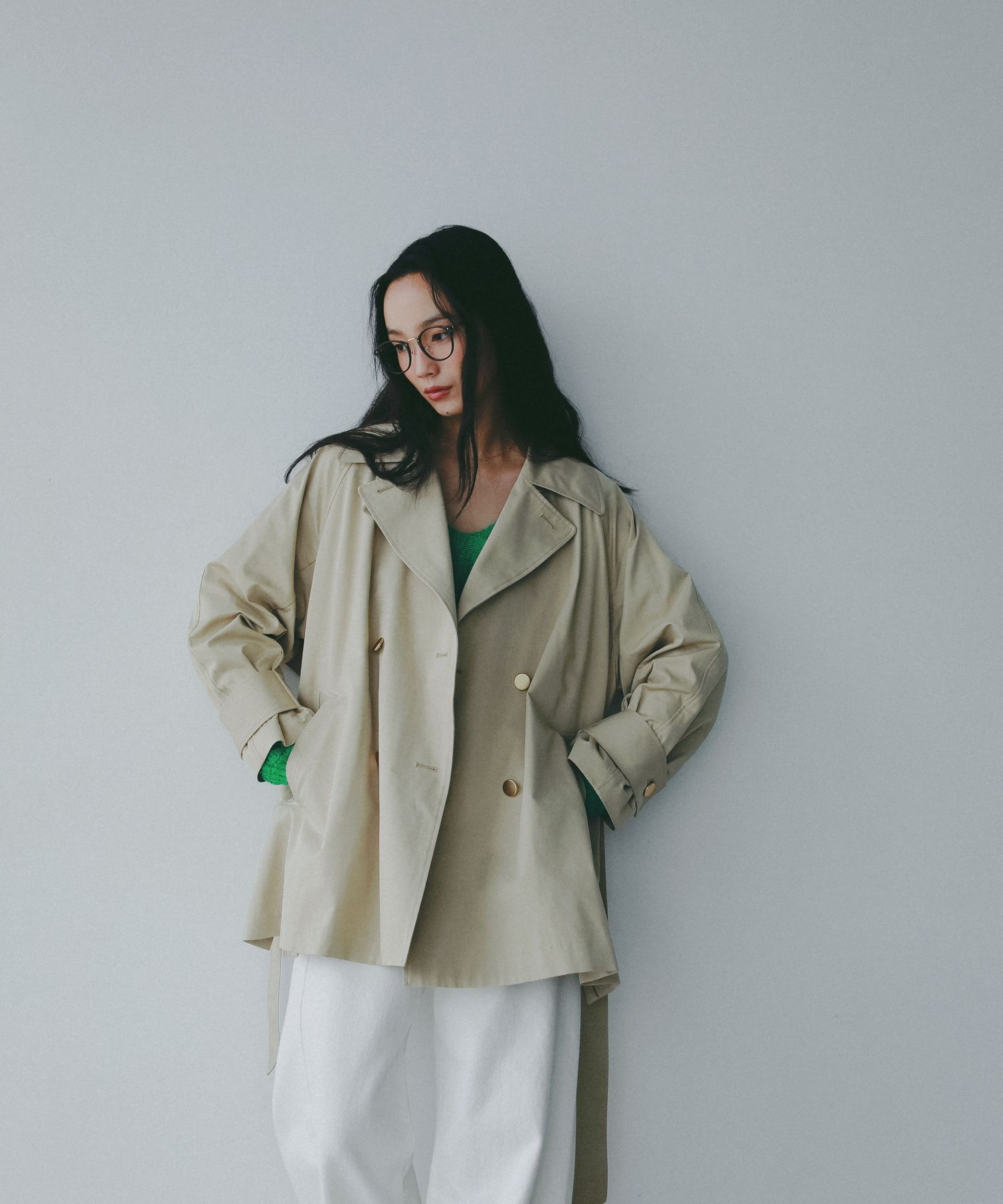 A part by 「 【Sサイズ展開】キンボタンミディトレンチ」|トレンチコート|ベージュ