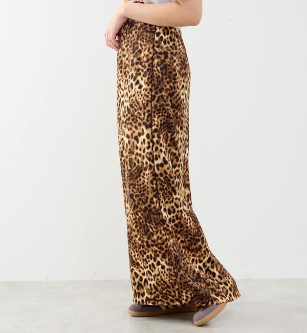 SOFFITTO「上品な光沢感のIラインスカート」|スカート|