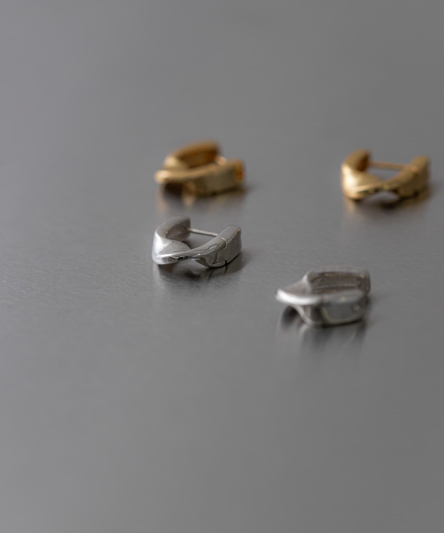 SMELLY「SMELLY so&rsquo;　twist pierce」|ピアス|