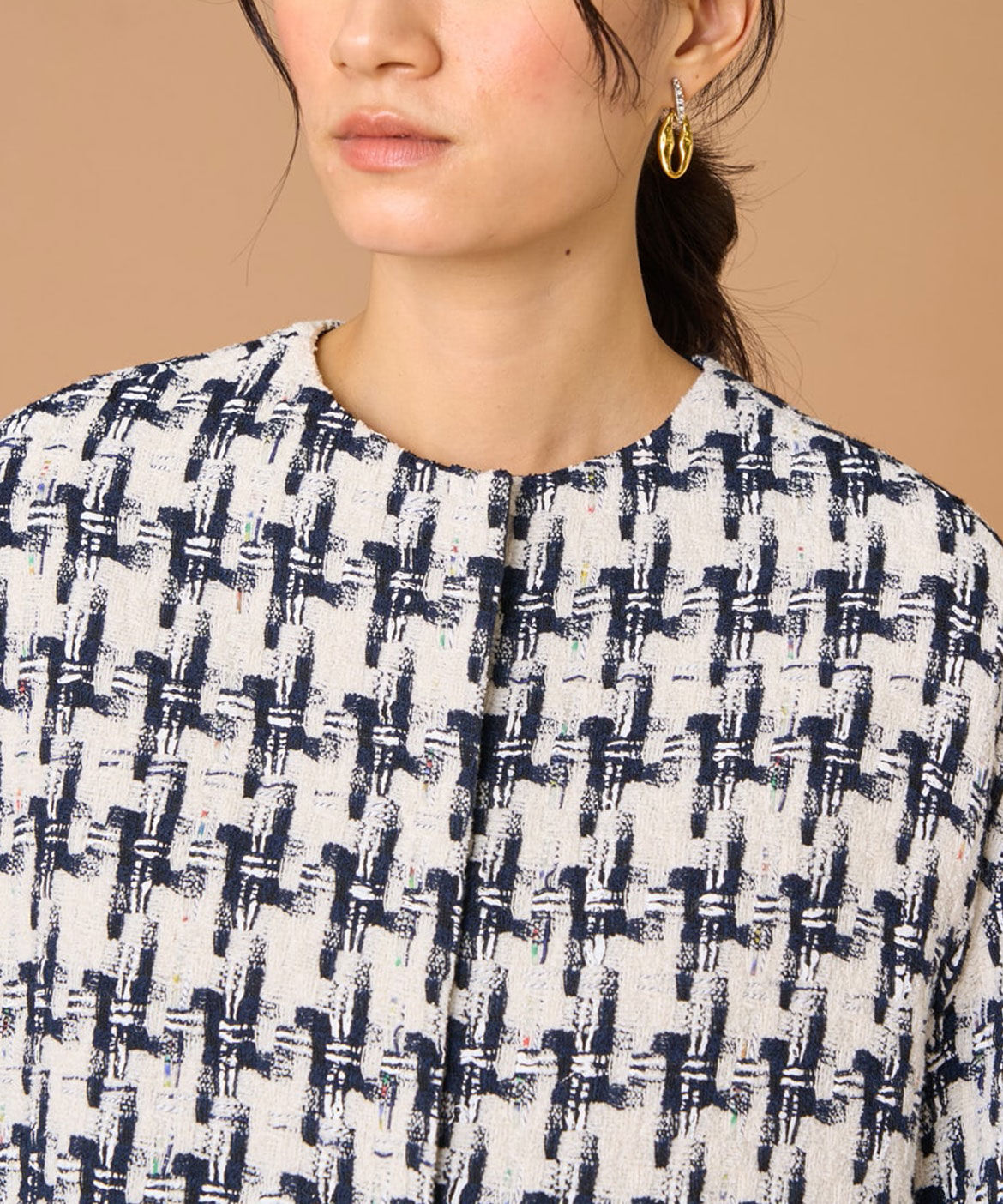 INED「千鳥柄ツイードジャケット《LINTON》」|ノーカラージャケット|