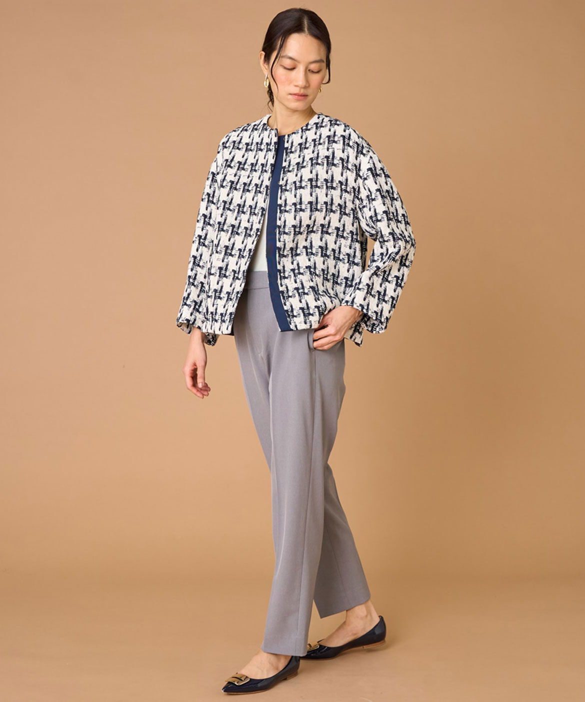 INED「千鳥柄ツイードジャケット《LINTON》」|ノーカラージャケット|