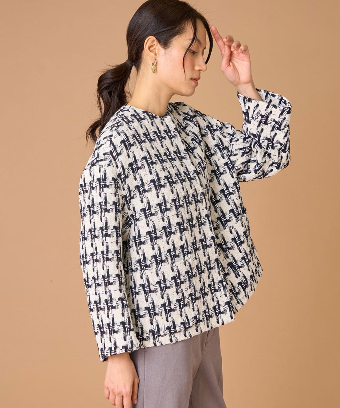 INED「千鳥柄ツイードジャケット《LINTON》」|ノーカラージャケット|