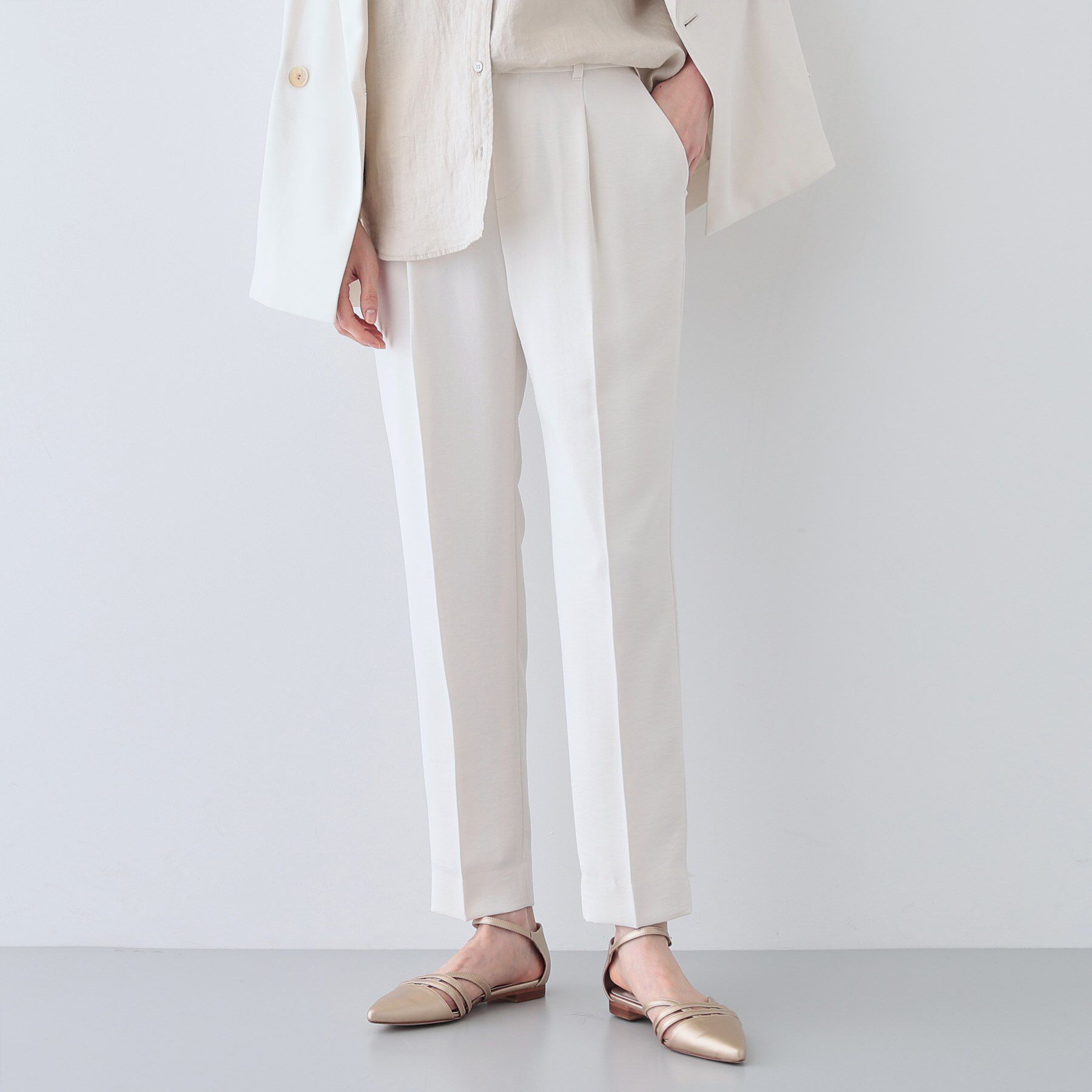 INDIVI「【着る日傘/遮熱/UVケア】タックテーパードパンツ」|その他|グレージュ(050)